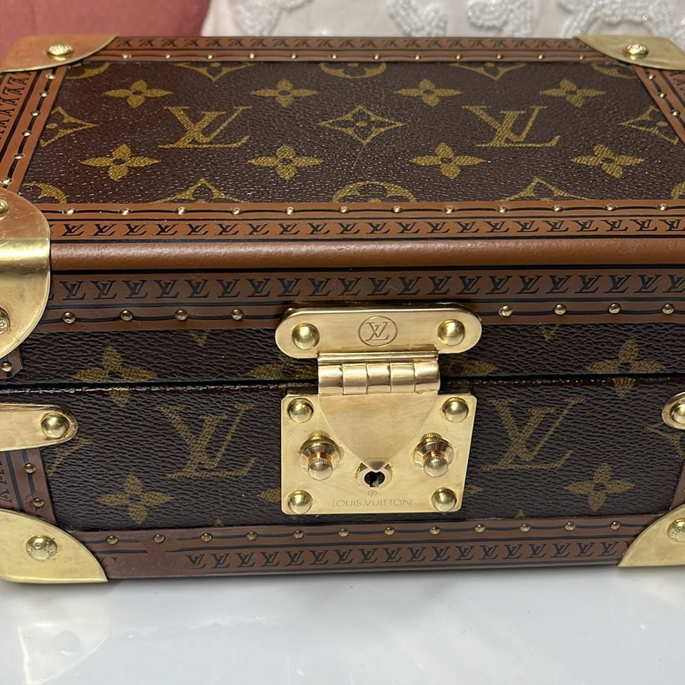 Sold LOUIS VUITTON JEWELRY TRUNK - Picture 12 of 12